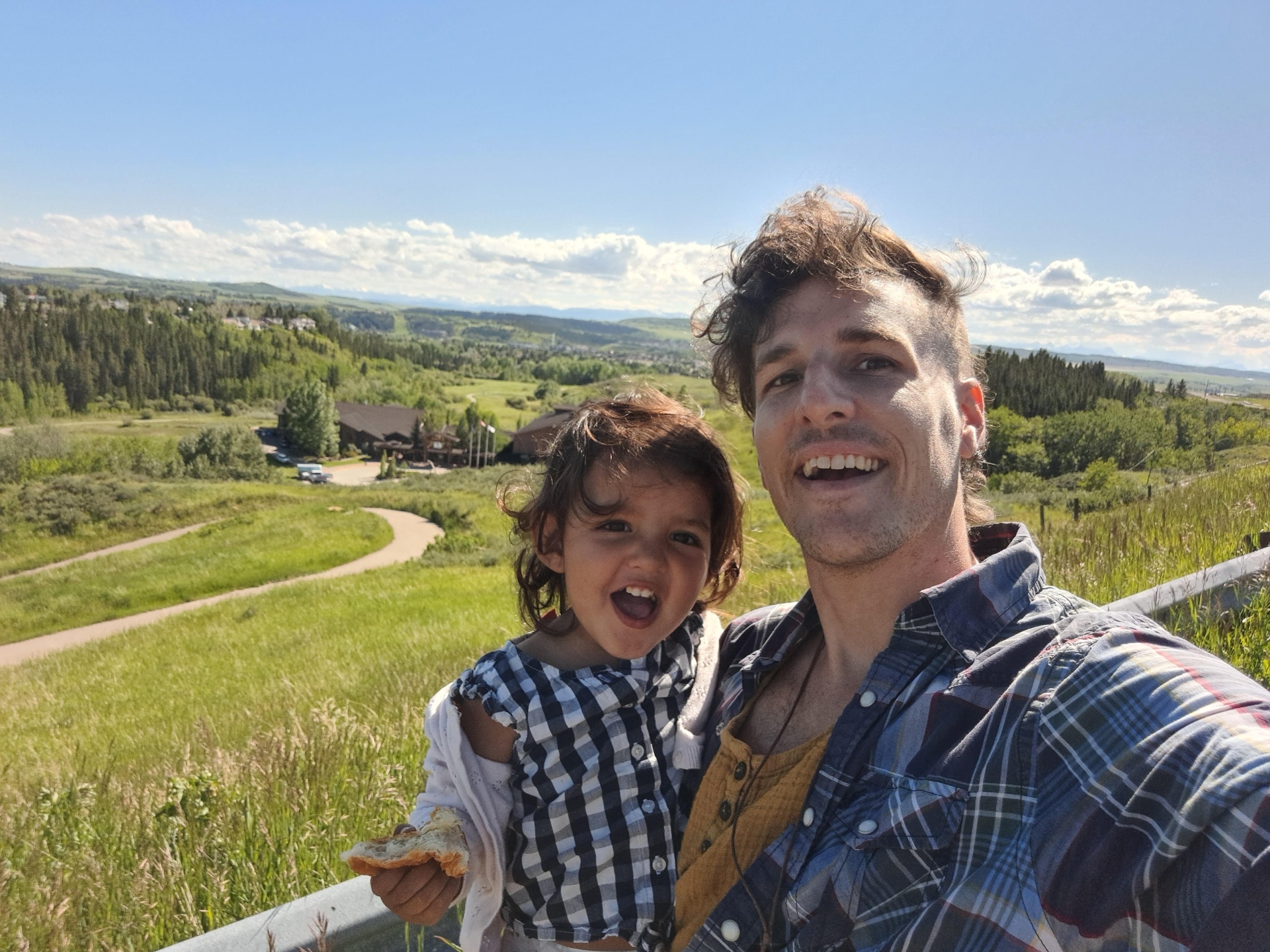 Guillaume with his daughter in the foothills